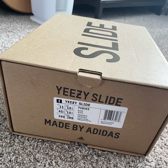 Yeezy slides - Picture 2 of 4